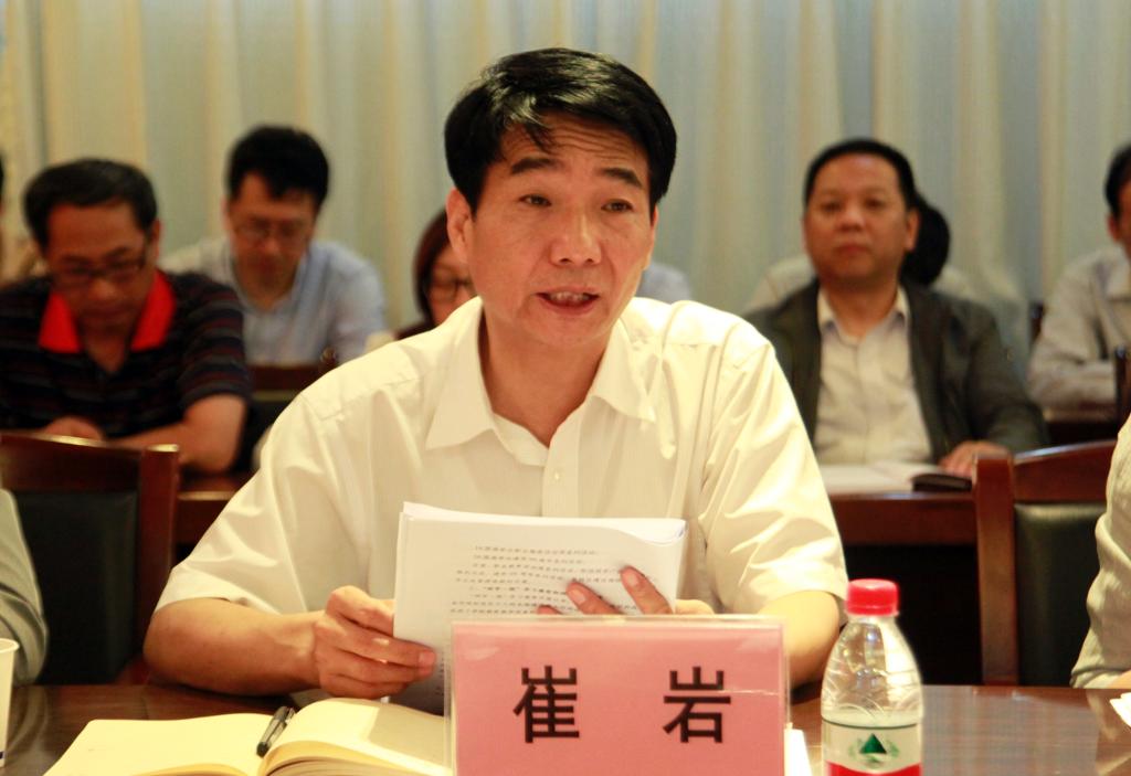 我院党委书记崔岩汇报学习教育开展情况