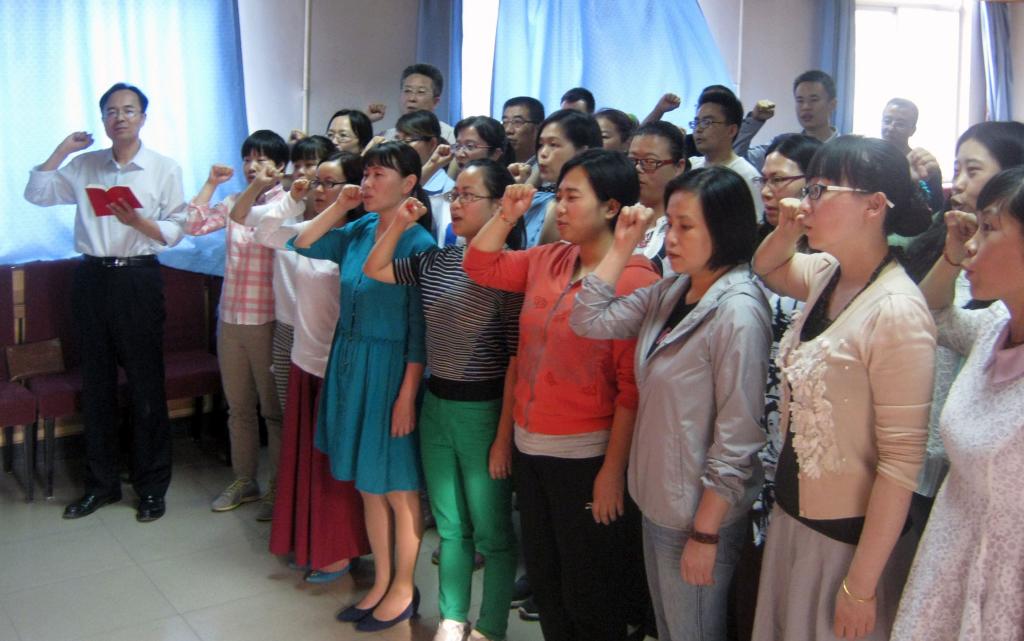 工商学院党总支组织党员重温誓词