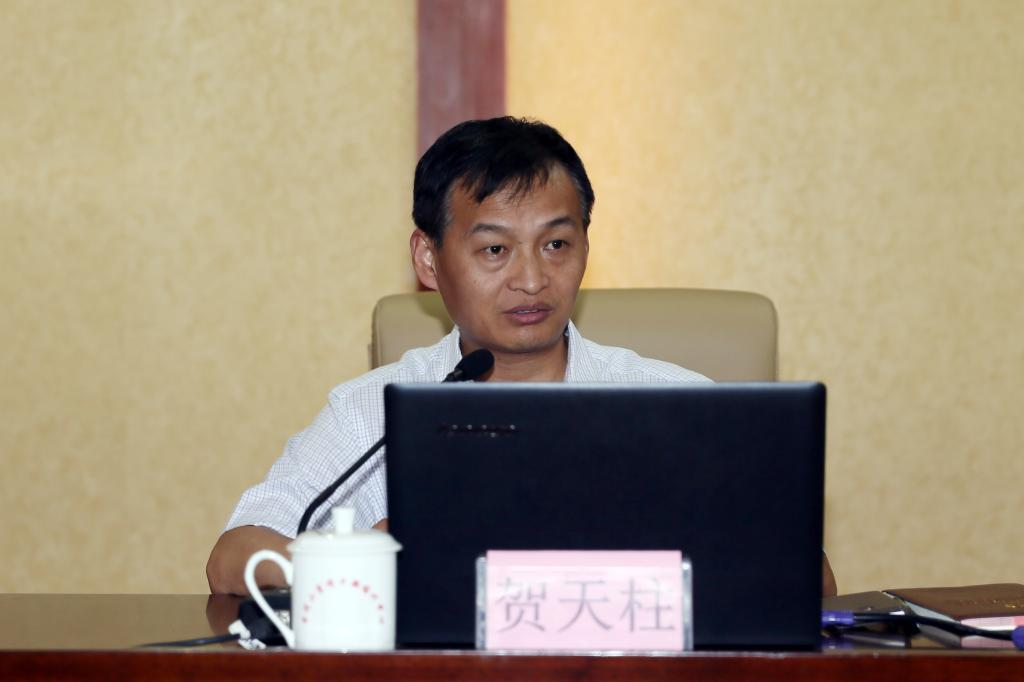 组织部部长贺天柱主持仪式