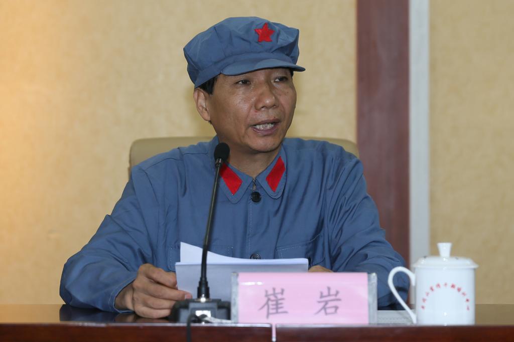 培训班班长、学院党委书记崔岩作动员讲话